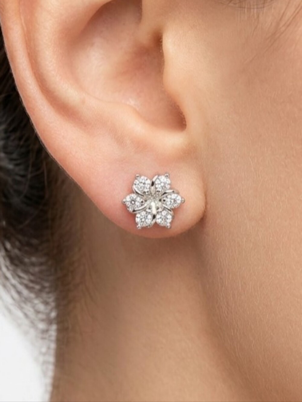 NWT Silver Crystal Flower Stud Earrings White Bridal Bridesmaid Wedding Feminine
